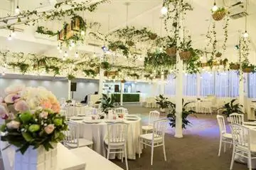 Salon Green
